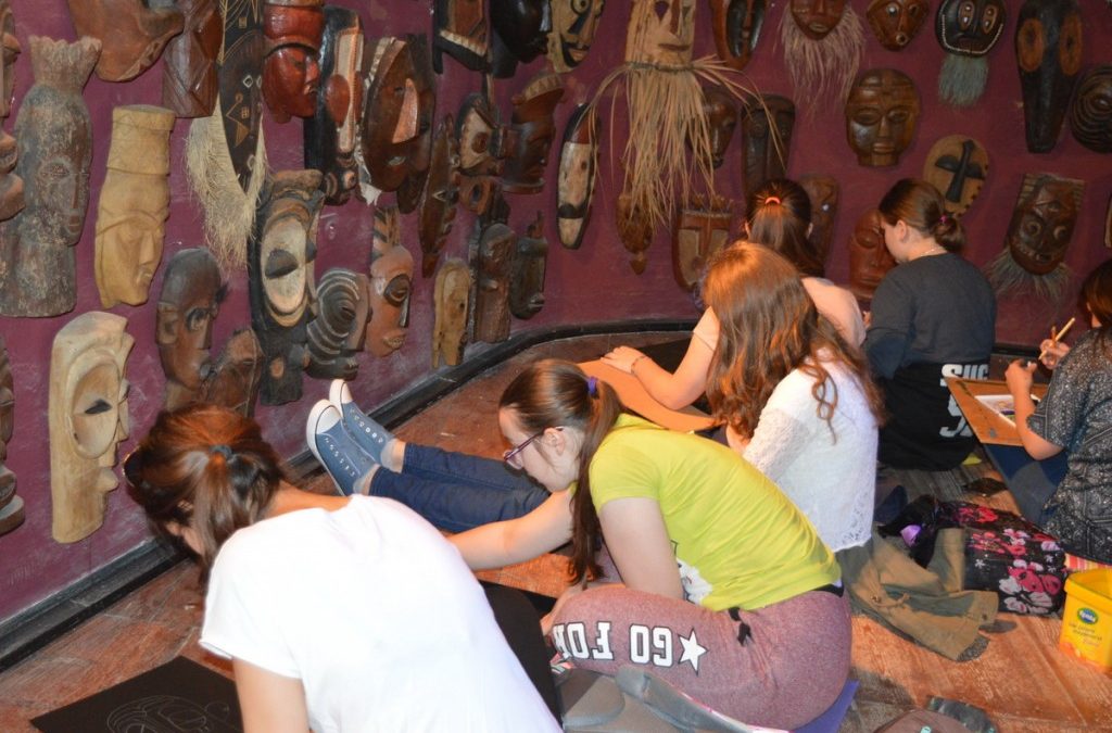Slike iz likovne delavnice na Velenjskem gradu